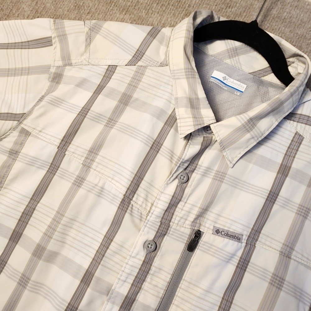 Columbia Shirt Mens Large Cream Grey Plaid Short Sleeve Vented Hiking Button Up